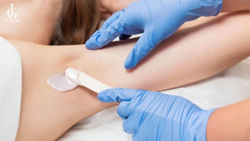 Tại sao lông nách cứng