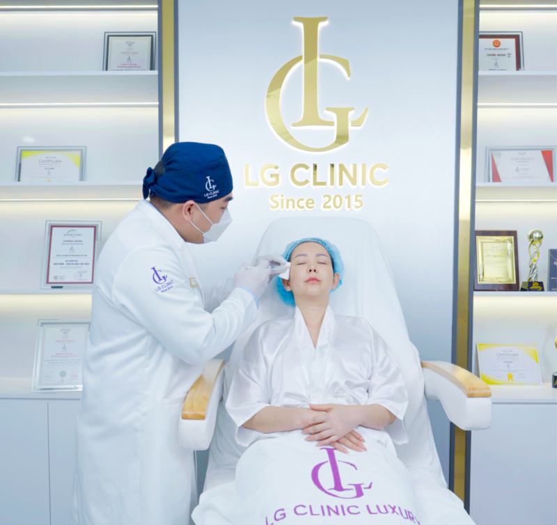 tiêm botox xoá nhăn mắt