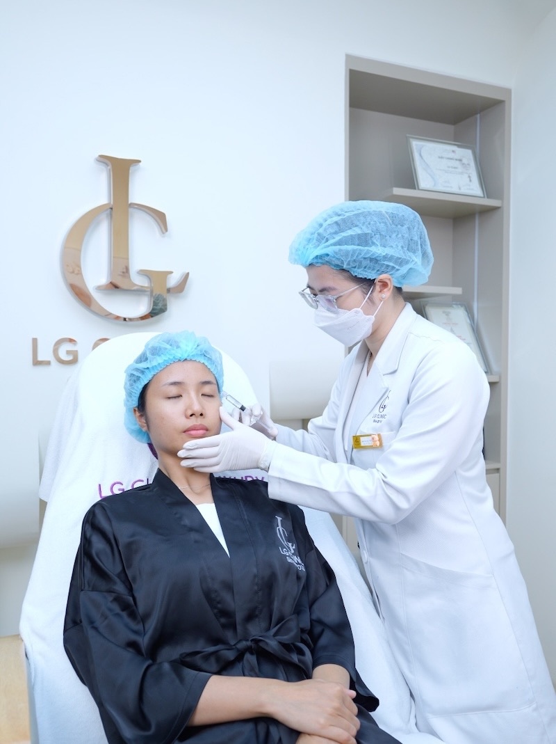 Tiêm botox xóa nhăn trán