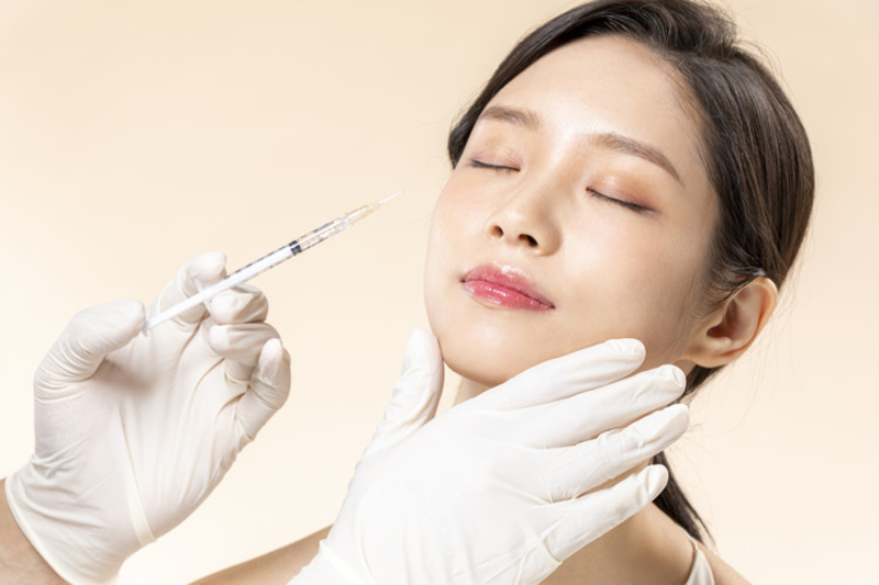 tiêm botox xoá nhăn đuôi mắt