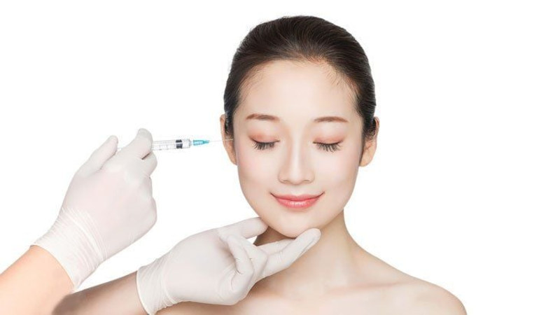 tiêm filler xoá nhăn đuôi mắt