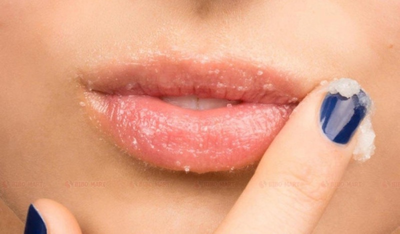 tẩy da chết cho môi