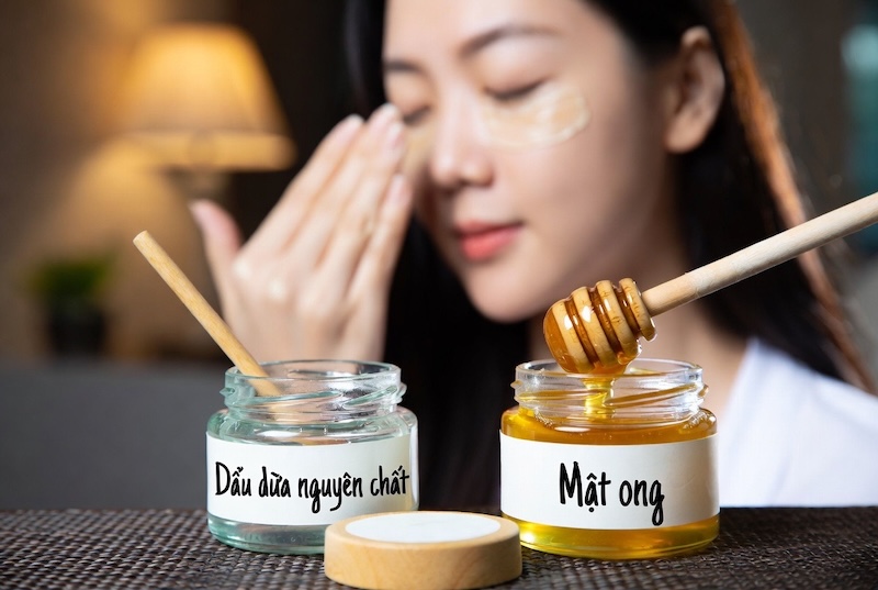 xóa nếp nhăn vùng mắt bằng dầu dừa và mật ong