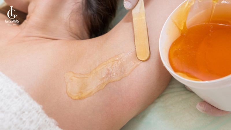 Có nên wax lông nách không