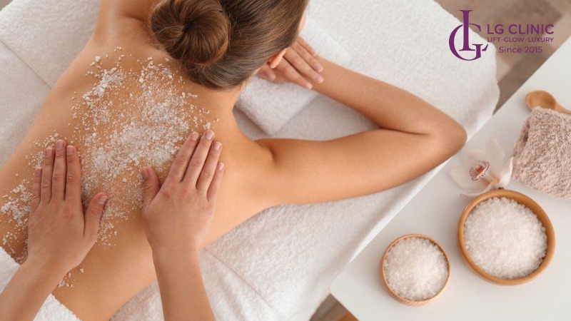 Mụn đầu đen ở lưng