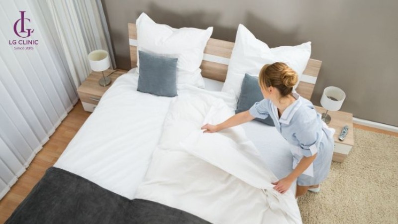 mụn ở nách nặn ra có mùi hôi​