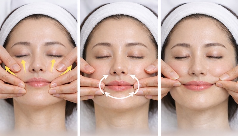 massage xoá nếp nhăn khóe miệng