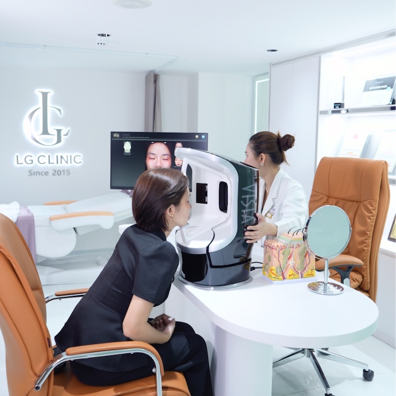 bác sĩ lg clinic thăm khám da