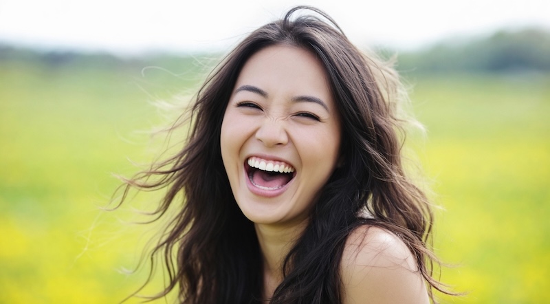 cười lớn gây nếp nhăn rãnh cười