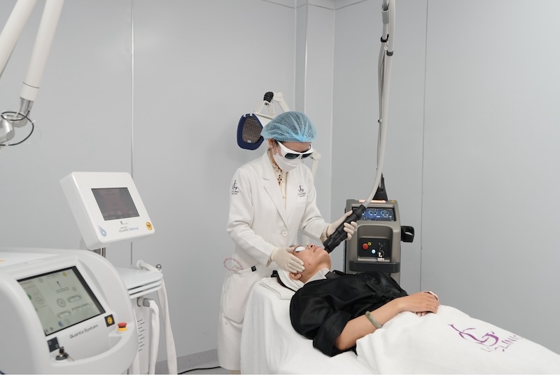 xoá nhăn ở cằm bằng laser