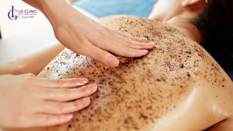 mụn trứng cá ở lưng 