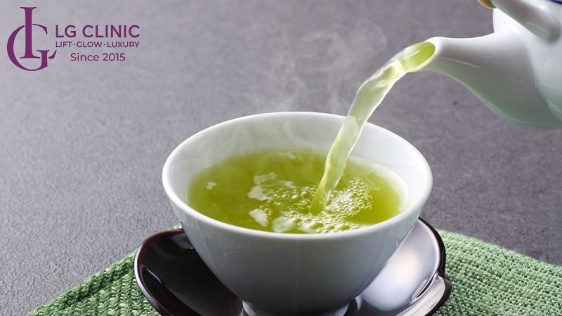 Cách trị thâm mụn bằng lá chè xanh tại nhà