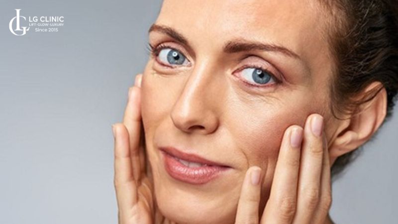 Da xuất hiện các nếp nhăn sâu hay vết chân chim là biểu hiện của da chảy xệ