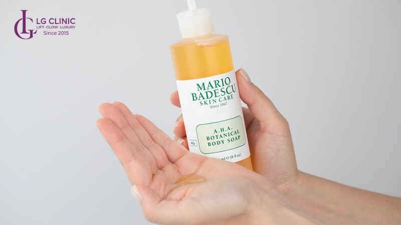 sữa tắm trị mụn lưng