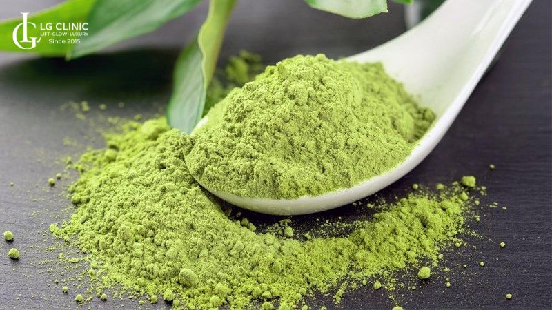 trị mụn và vết thâm bằng bột trà xanh