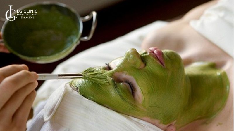 trị mụn và vết thâm bằng bột trà xanh