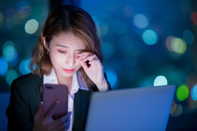 Người làm văn phòng dễ bị lão hoá da sớm do ánh sáng xanh